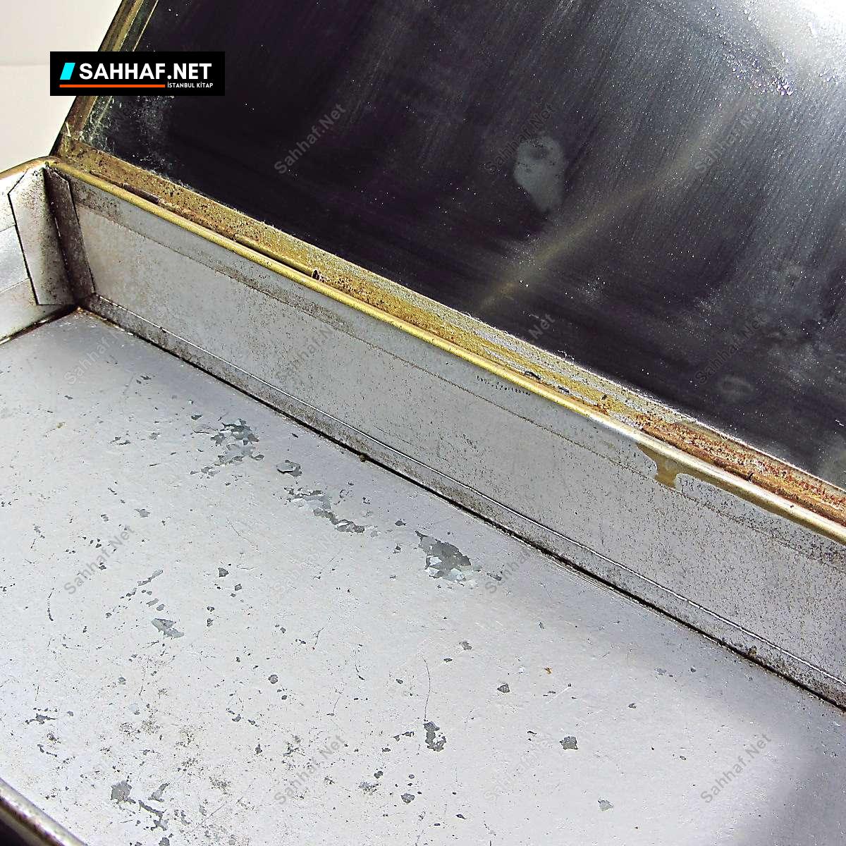 N2680 Dini Temalı Eski Metal Kutu Nadir Obje8