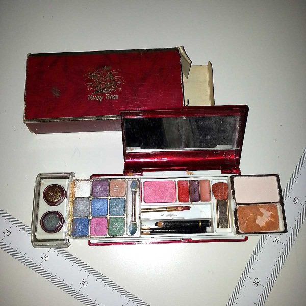 Ruby Rose Makyaj Kutusunda - Sahhaf.Net
