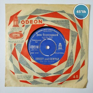 JORN GRAUNGAARD - Besame Mucho - Sweet And Gentle - 45lik Plak