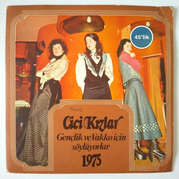 CİCİ KIZLAR GENÇLİK VE VAKKO İÇİN SÖYLÜYORLAR – Deli Gönlüm – Gencim Taşamı Severim – 45lik Plak - Sahhaf.Net